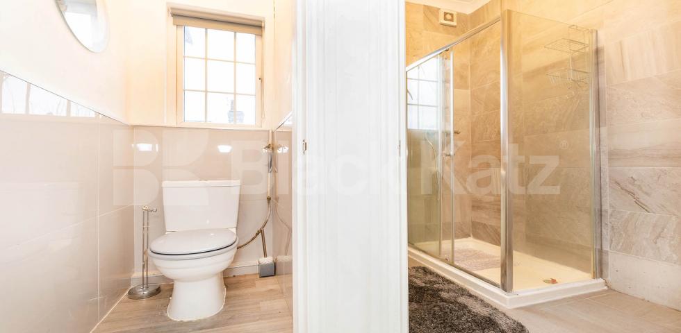 			3 Bedroom, 2 bath, 1 reception Apartment			 Portland Gardens, Harringey N4